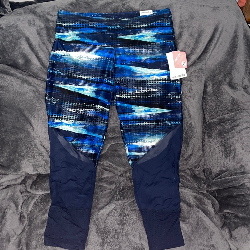 Marika blue Capri leggings. Large.